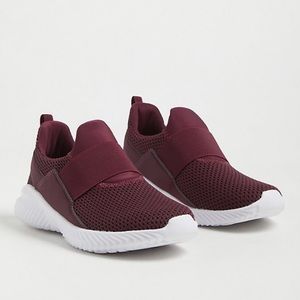 Torrid Elastic Band Active Sneaker in Burgundy Stretch 7WW